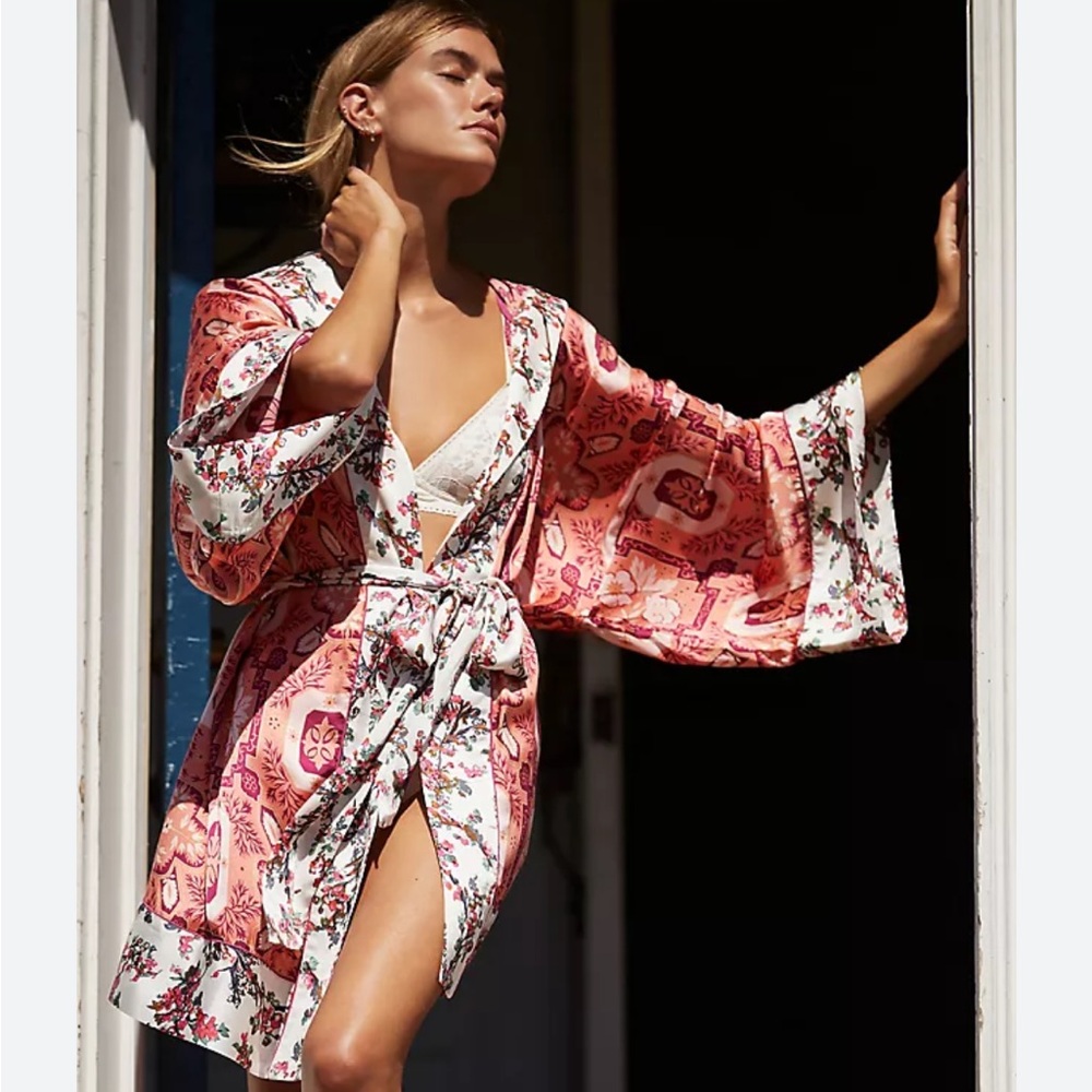 Anthropologie Pink and White Patterned Robe